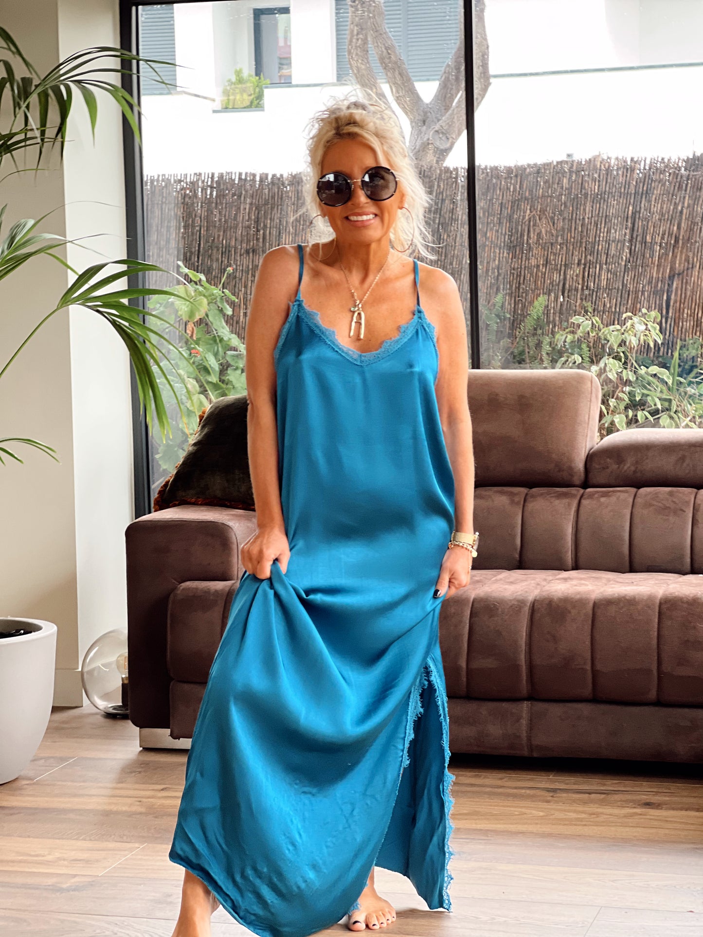 VESTIDO LENCERO ADRIENNA AZUL