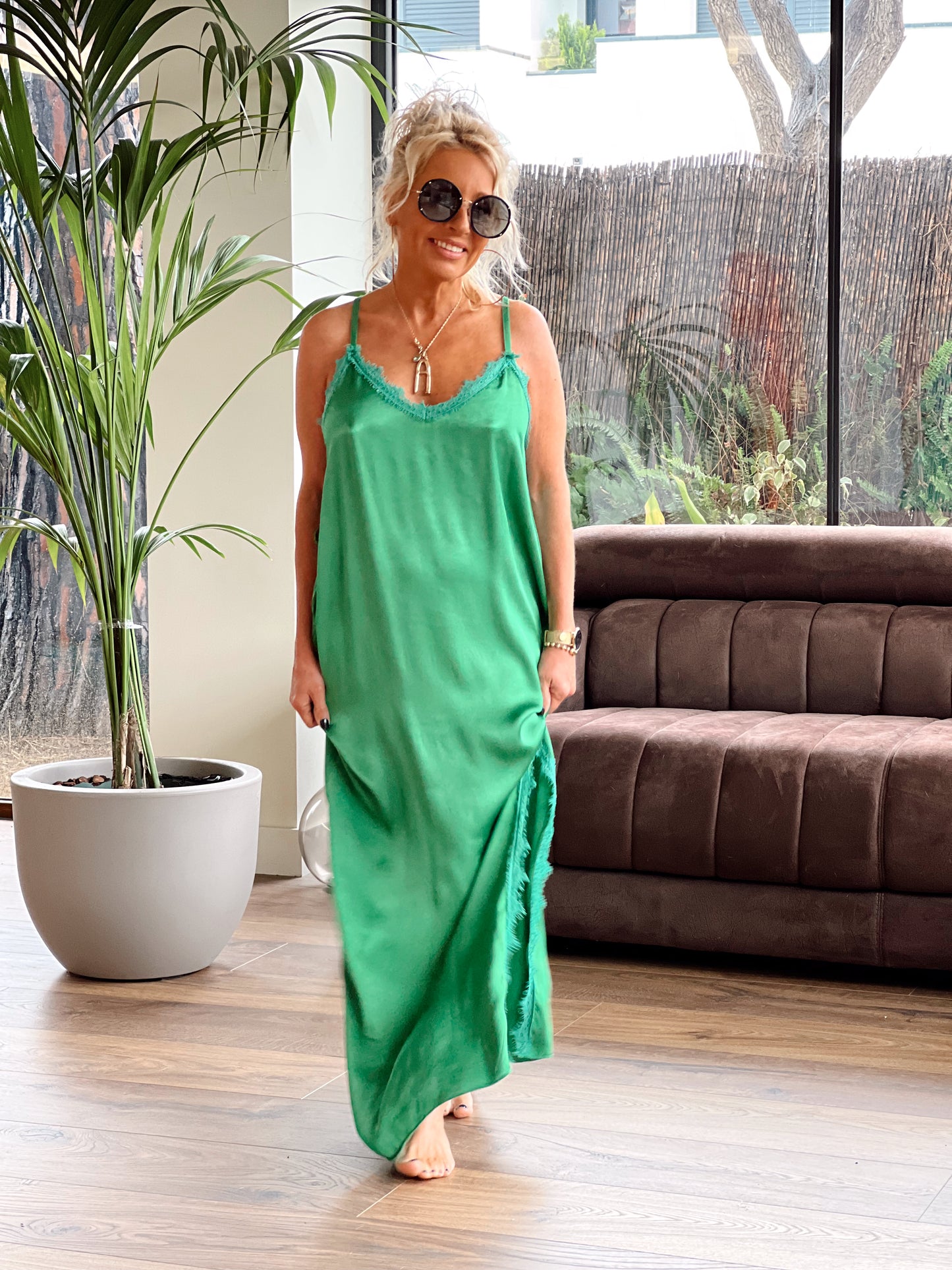 VESTIDO LENCERO ADRIENNA VERDE